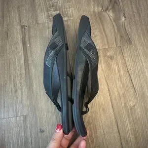 OluKai | Shoes | Olukai Mens Tuahine Leather Flip Flop  display picture 2
